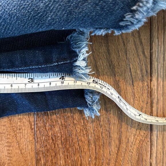 Nine West dark wash blue 5” raw hem shorts size 6 - Picture 6 of 8